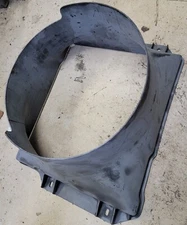 Jeep Wrangler YJ 87-95 4 Cylinder 2.5 Cooling Fan Radiator Shroud