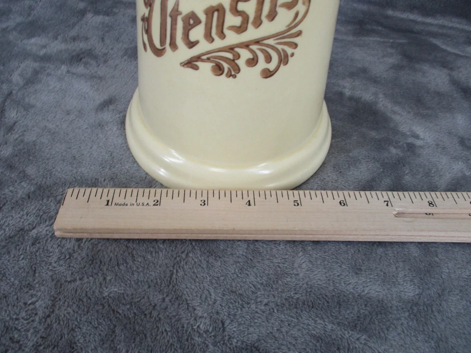 Pfaltzgraff Crock Village Utensil Holder Beige 4" Dia 6.5" Tall Vintage Stone - Imagem 2 de 4