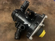 SCYEWP-006 Water Pump for VOLKSWAGEN VW GOLF 15-17 06L121111M - Broken Plug