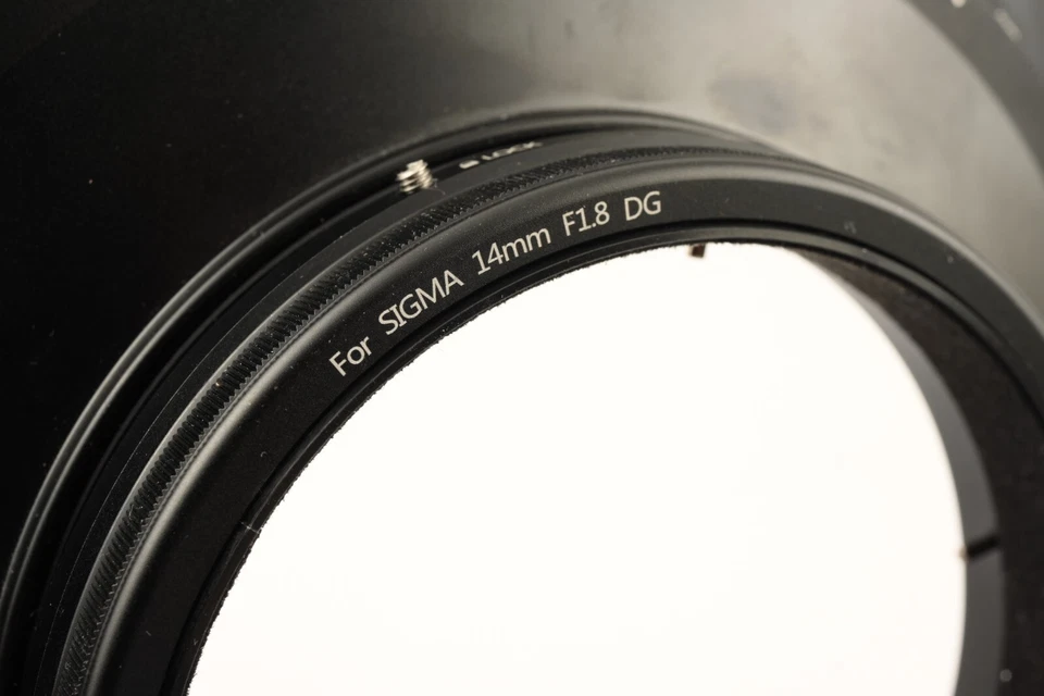 Sistema de soporte de filtro Nisi S5 150 para lente Sigma 14 mm F/1,8 DG con poste circular. Foto 4 de 4