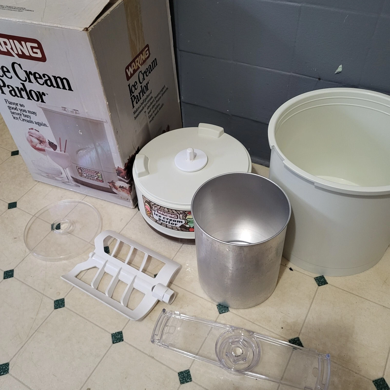 Vintage Waring Ice Cream Parlor Ice Cream Maker Electric Model CF520-1 White