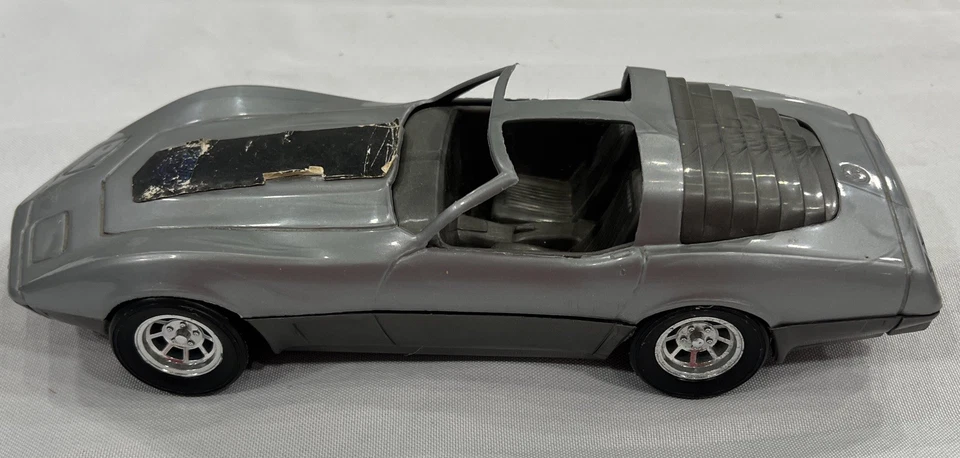 Testors Plastic Corvette 25th Anniversary 1:24 Scale - Image 3 of 4