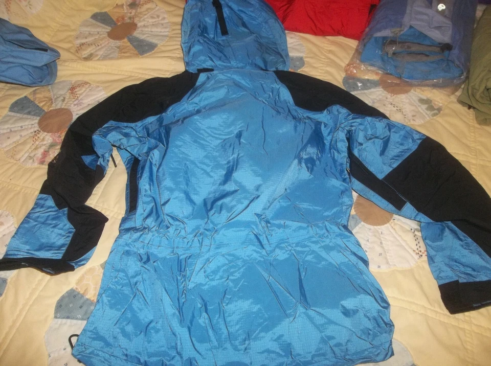 UNO BONITO Abrigo Chaqueta Parka Mountain Hardwear Exposure Gore-tex XCR Rojo O Azul Foto 3 de 4