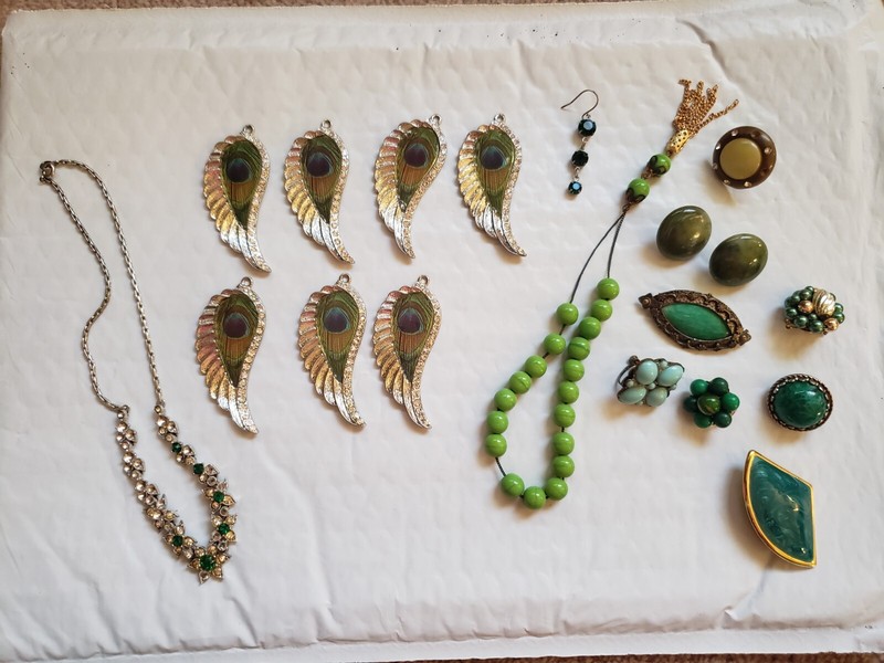 Vintage GREEN Color Costume Jewelry Mixed Lot Of 37 Items. Good Condition. 