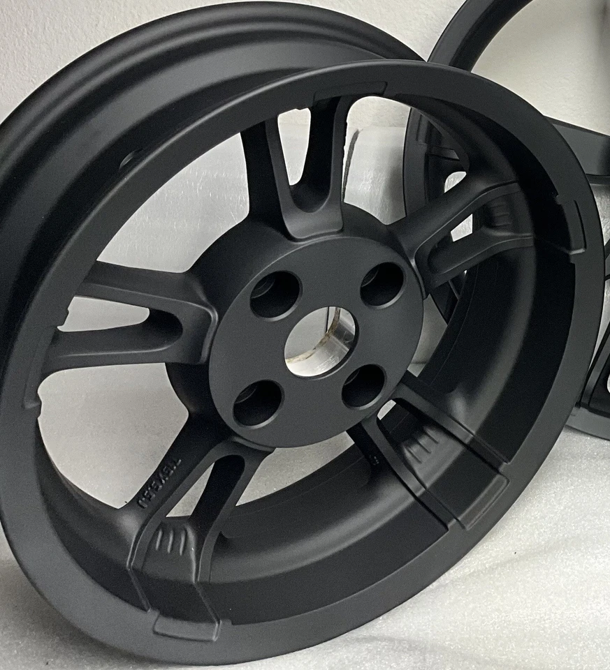 Harley Tri Glide FREEWHEELER FLRT Custom negro mate 2014-23 ruedas EXTRACTAS Foto 4 de 4