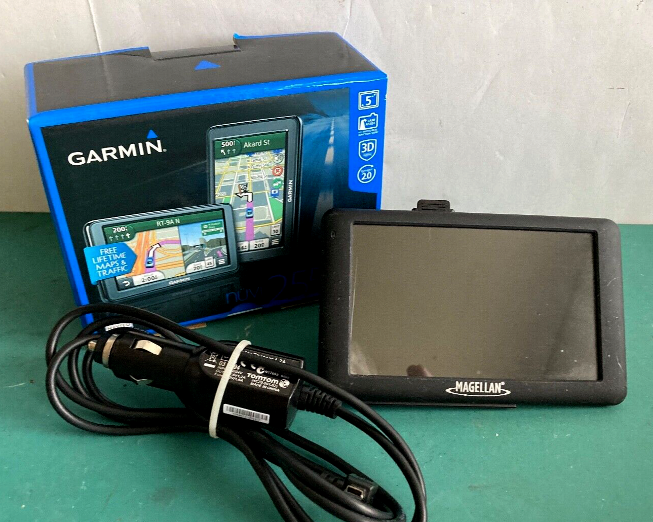 Garmin Nuvi 2555LMT 5-inch Portable GPS Navigator with Auto Power Cord-image