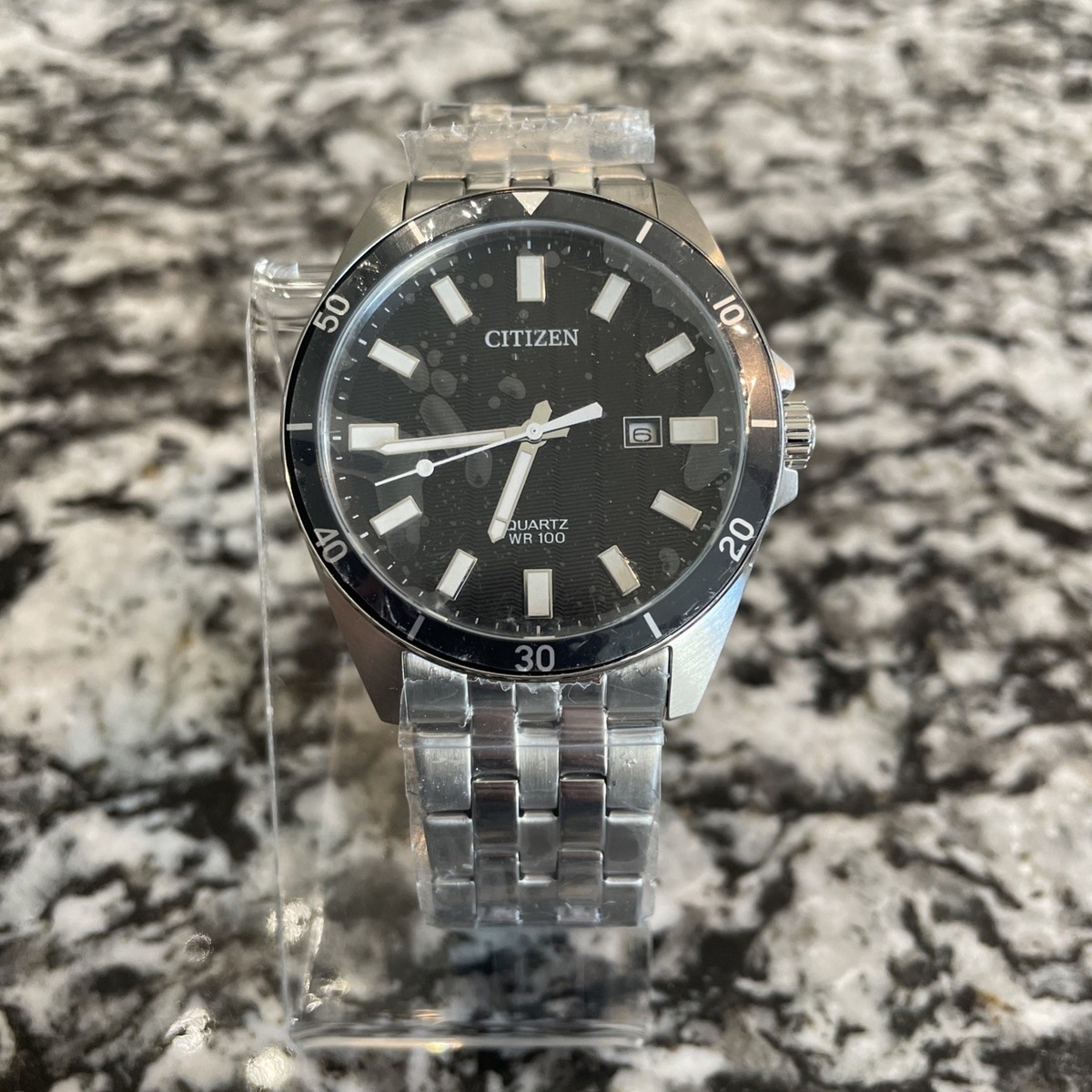 Citizen Men's Watch NWT Silver & Black, subtle vertical lines G112