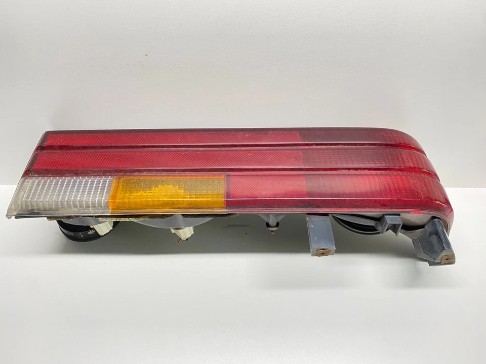 1986-1987 FORD TEMPO REAR RIGHT SIDE TAIL LIGHT LAMP OEM, 166-01247 - Image 4 of 4