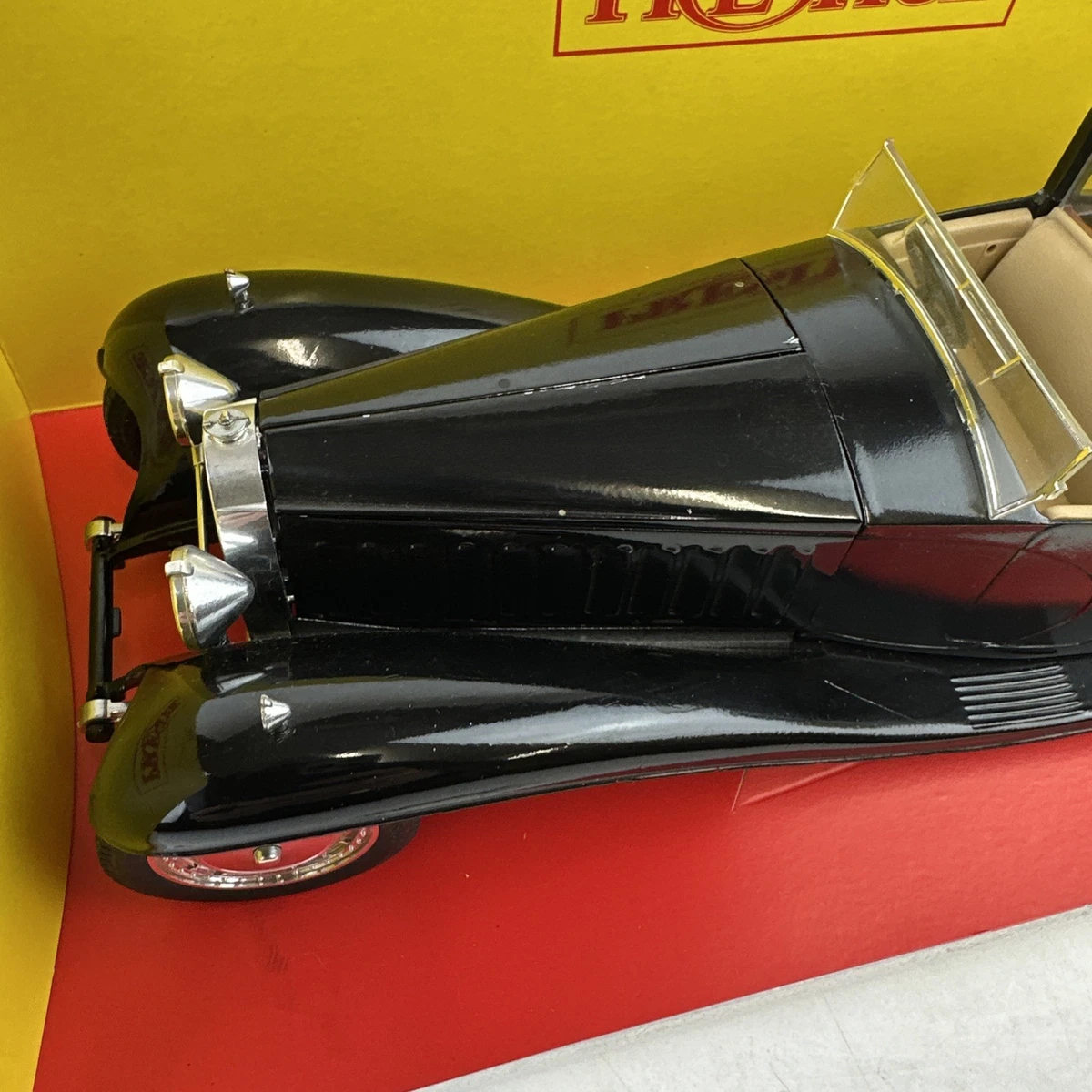 SOLIDO Bugatti Type 57 sc Atlantic black 1937 1/18 S1802101