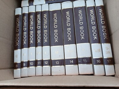The world book encyclopedias 1975年版 全24巻 1975 World Book Encyclopedia 22 Volumes & 1975 World Events