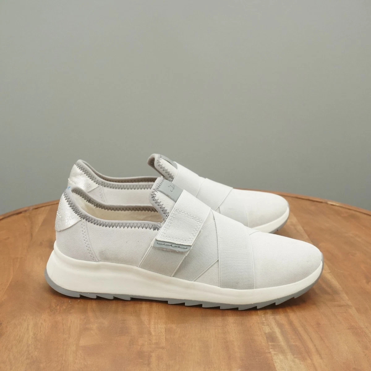 Clarks slip on tennis shoes deals