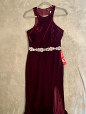 B028 City Triangles Gown Womes Size 9 Burgundy Velvet Beading