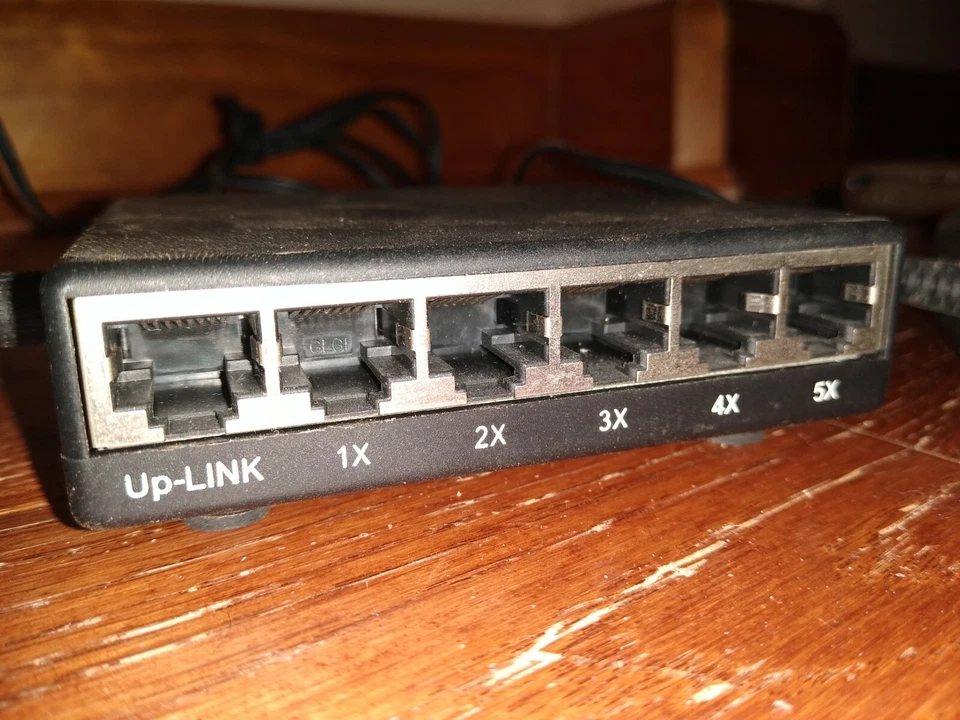 Rosewill 5 Port 10/100Mbp Network Switch RC-405X - Image 3 of 4