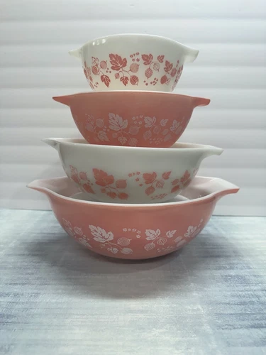 Full Set of 4 Pyrex Pink & White Cinderella Gooseberry Mixing Bowls 441- 444