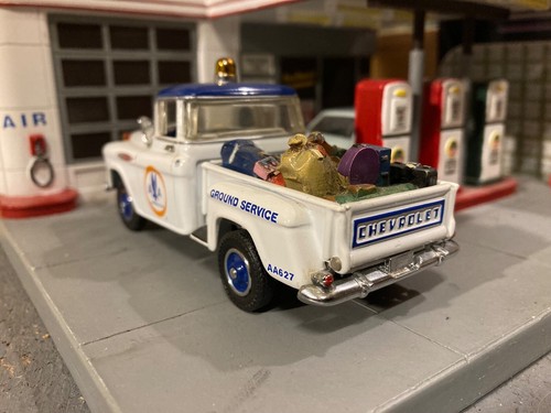 1957 Chevrolet 3100 American Airlines Truck 1:43 scale, Chevy - Picture 5 of 11