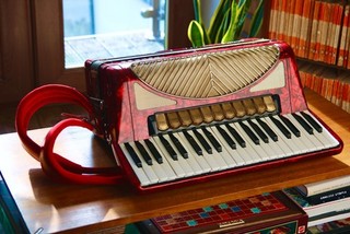 No Reserve Vintage Hohner Verdi V 5 Piano Accordion Red Pearloid Finish