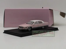 1/64 GOC 1993 Cadillac Fleetwood old version Car model Diecast Pink color