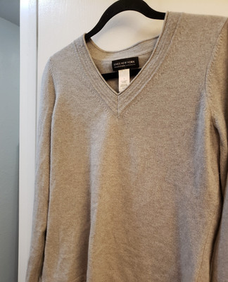 Jones New York Women's - Size Small, Gray V Neck Cashmere Sweater Nice