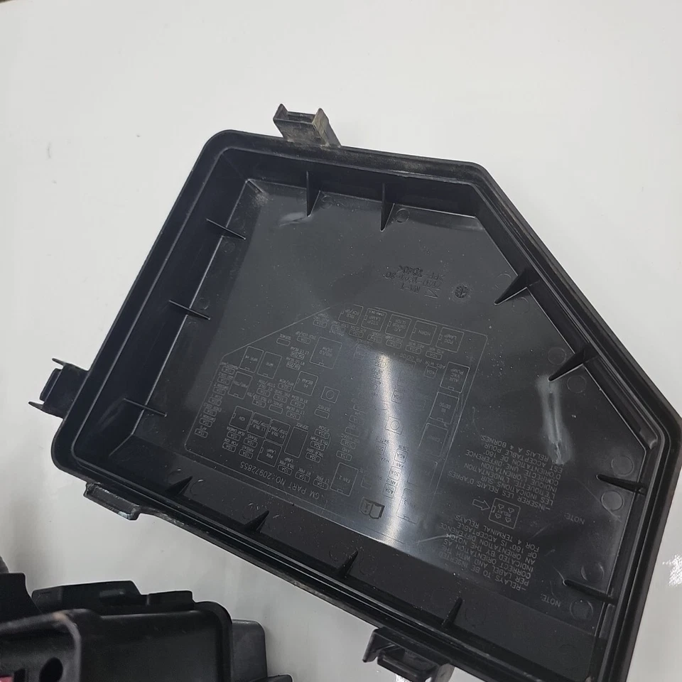 2012-2012 Chevrolet Traverse Fusebox Fuse Box Relay Module 20972850 NLHH4 - Image 2 of 4