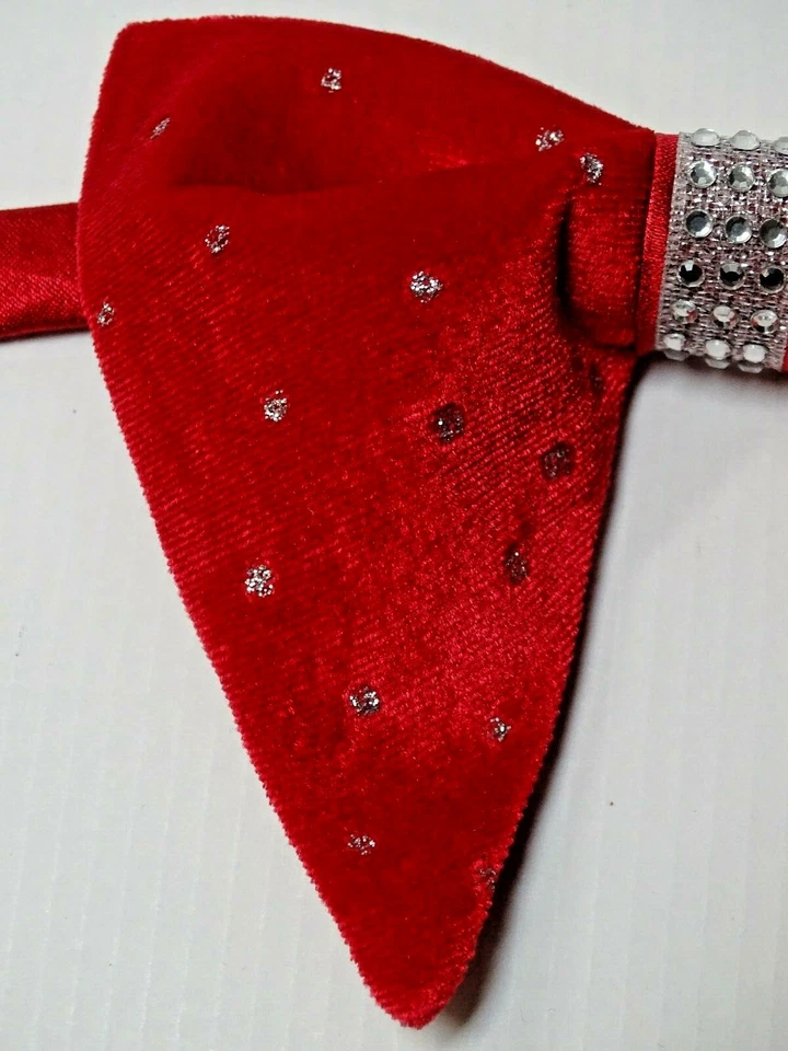 Pajarita hecha a mano de terciopelo rojo con pedrería estilo vintage años 70 regalo de boda Foto 2 de 4