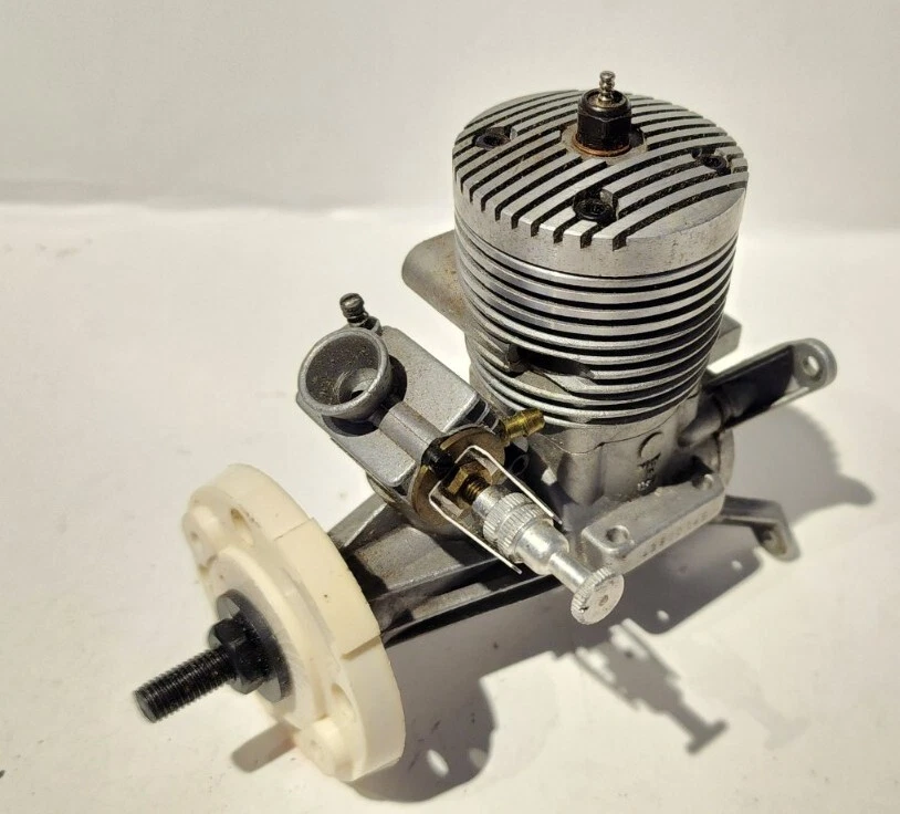 Vintage K&B no. 5900 Sportster .45 R/C Model Engine Airplane Motor - Image 3 of 4