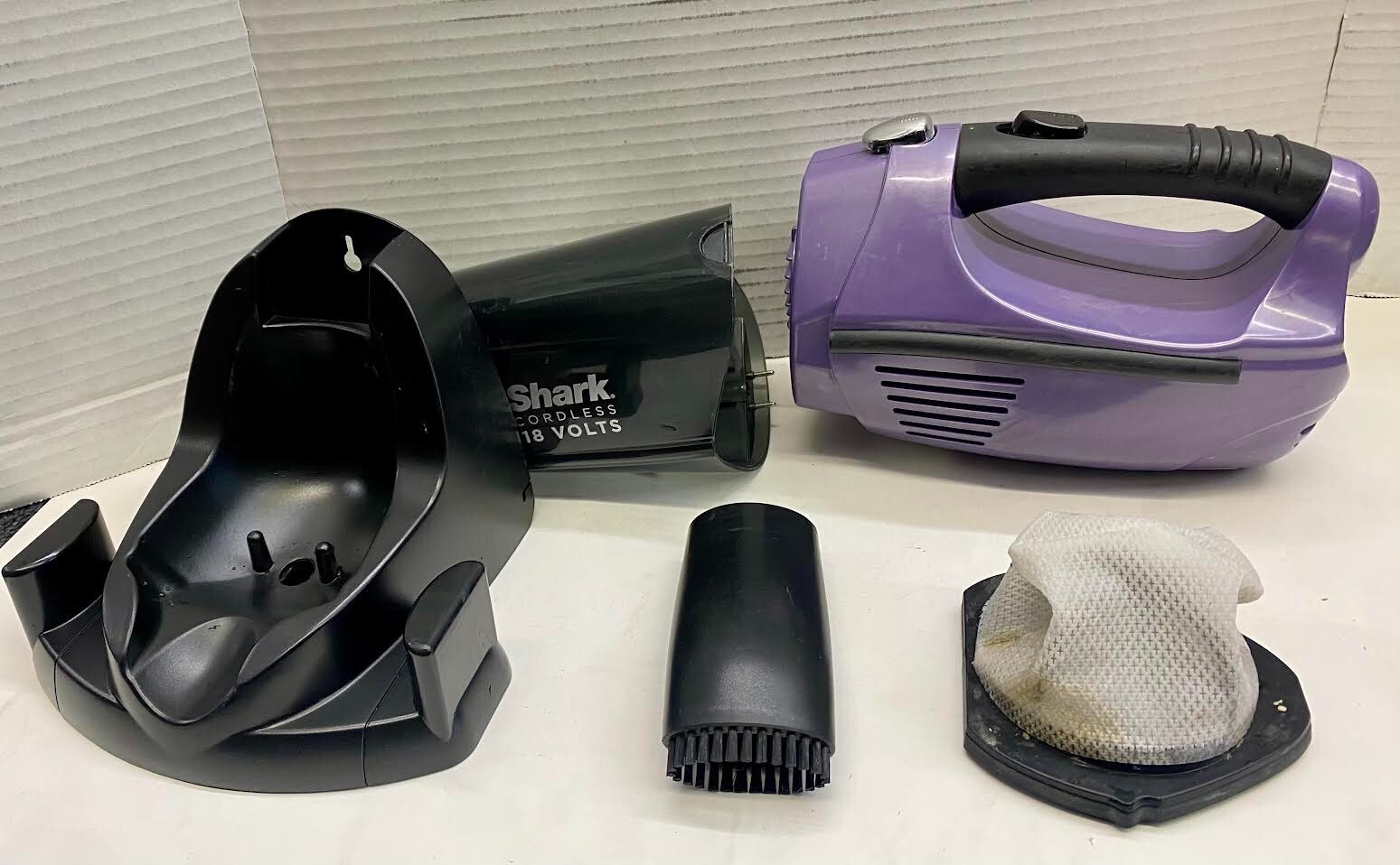 Genuine Original Shark SV780 18 Volts Cordless Handheld Vacuum Read