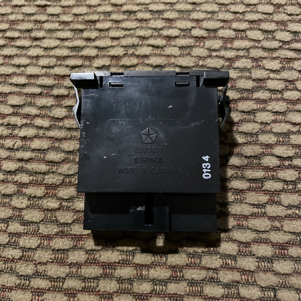 1991 - 1995 年普利茅斯 Acclaim 后除霜开关控制按钮 4373171 原始设备制造商 — 第 4/4 张图片