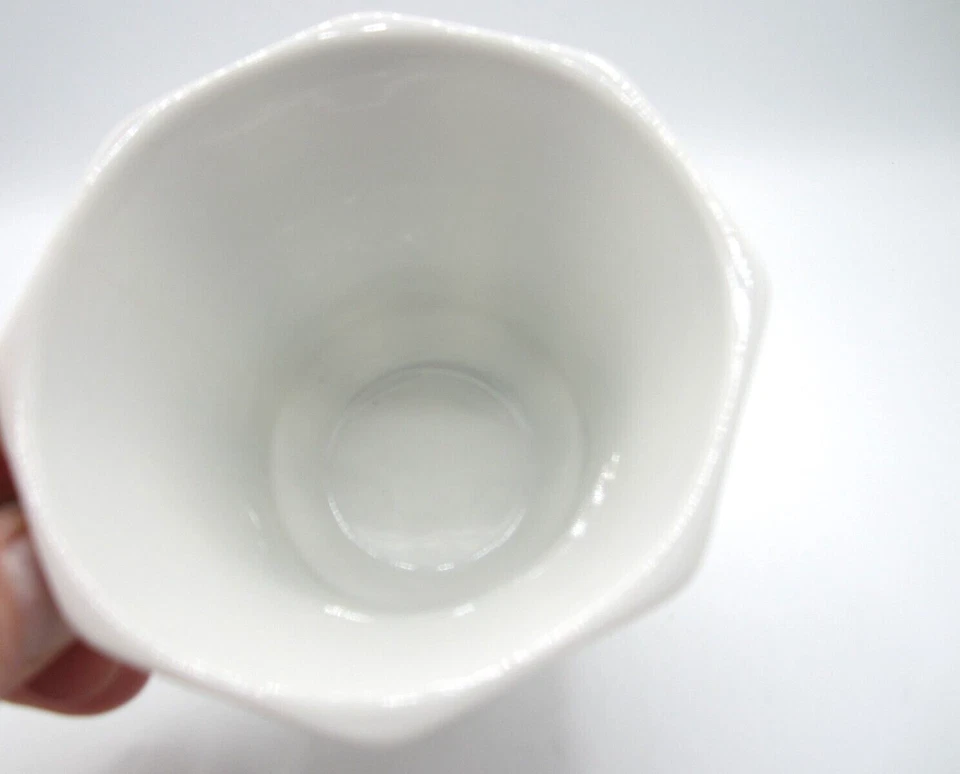 Taza de café de té octágono con patas florales Hallmark blanca roja verde 12 oz. (450) Foto 3 de 4