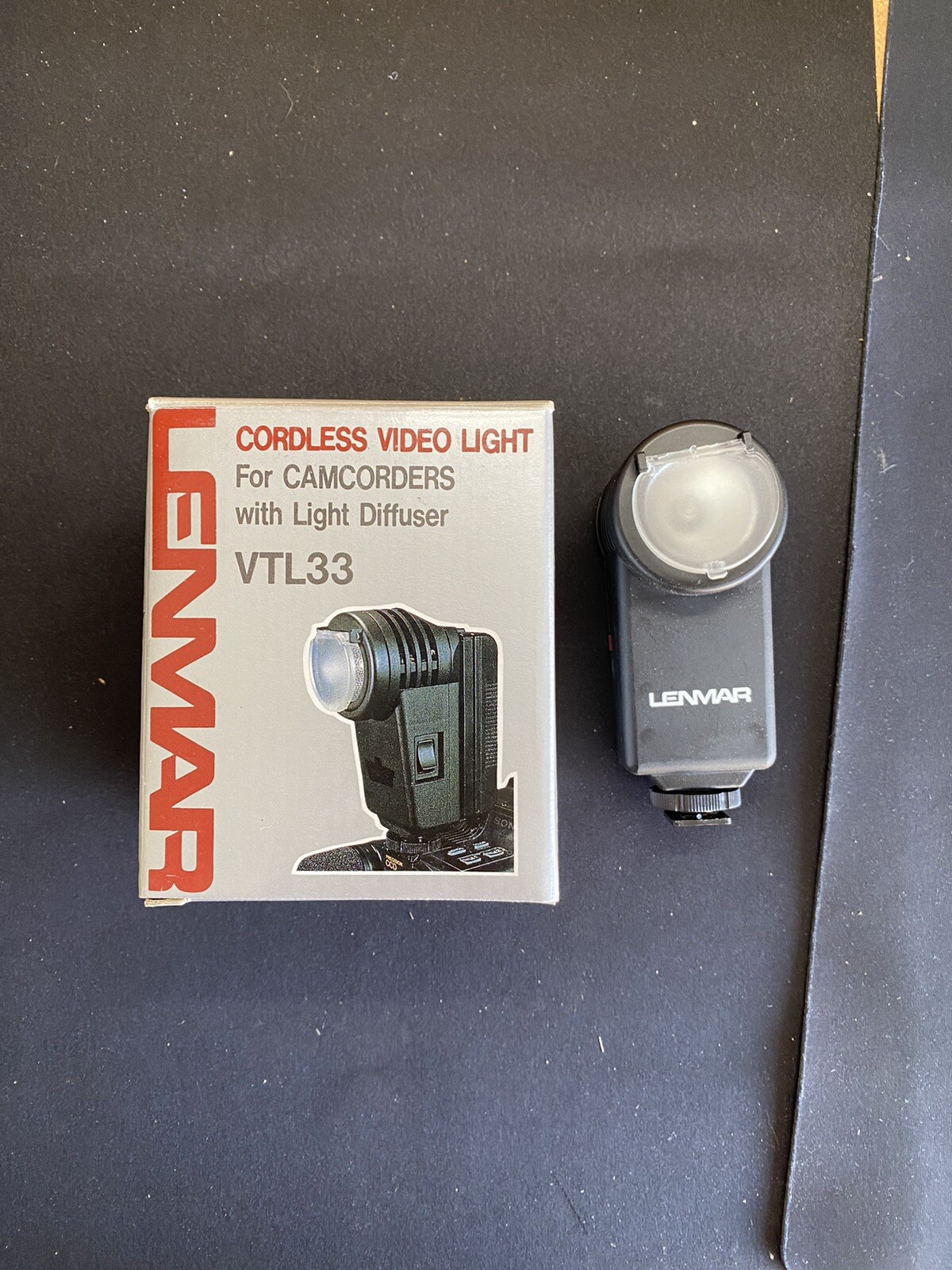 Lenmar Camcorder Cordless Video Light VTL33 with light diffuser-image