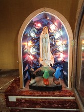 Ancienne boite à musique oratoire "Notre Dame de Fatima Portugal" / multicolore