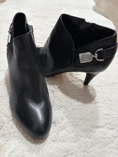 NWOB VINCE CAMUTO Black Leather VC Vesela Ankle Boots, 7.5M / 38