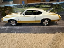 Crown Premiums 1/24 Scale Diecast 1971 Oldsmobile 442 Hardtop Napa