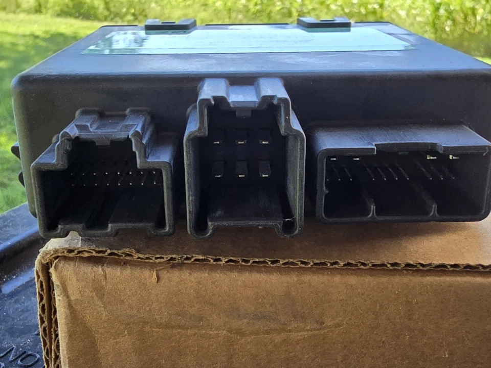 通用 20821156 后升降门控制模块 原始设备制造商 程序 精选通用 全新 — 第 2/3 张图片