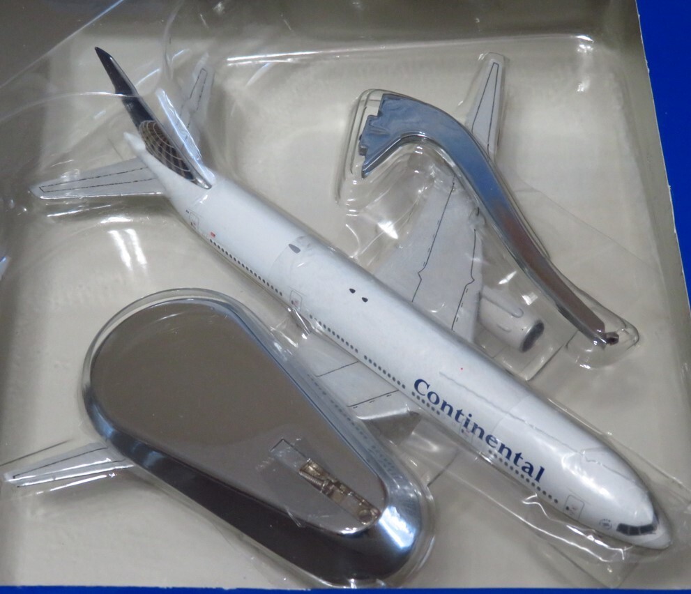 Gemini Jets Continental Airlines B777-200ER. N37018. 1:400 Scale