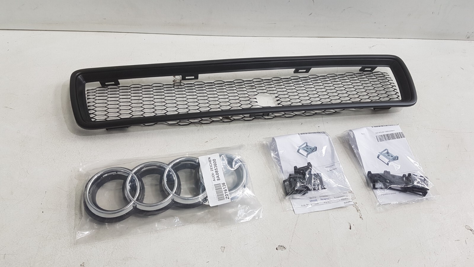 NEU ORG KÜHLERGRILL BLENDE RINGE WARBE GITTER -- AUDI 80 RS2 AVANT 