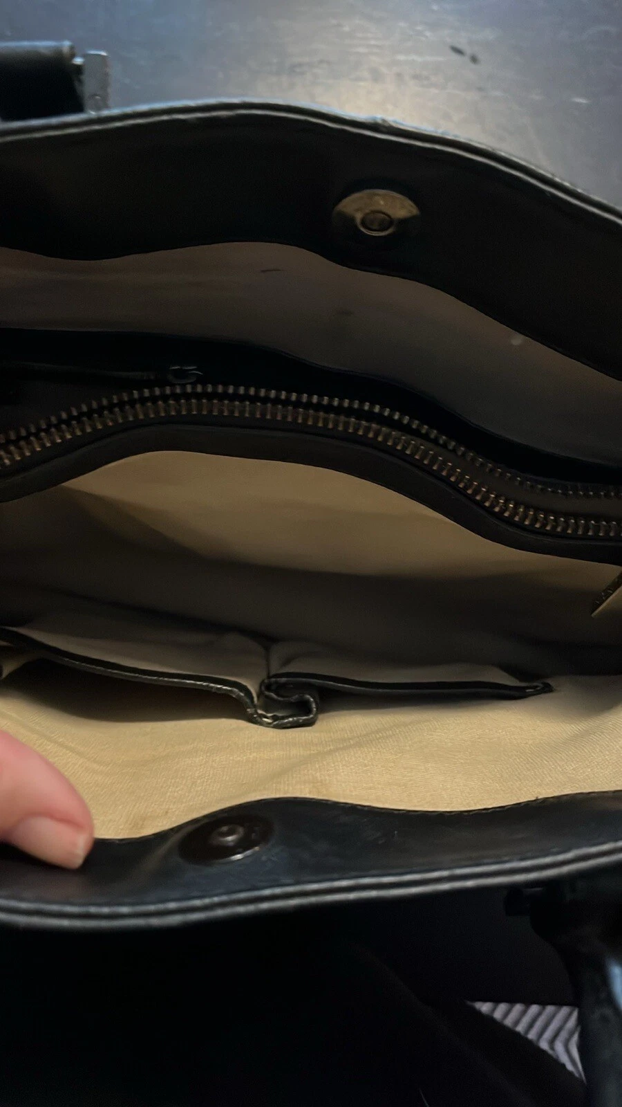 Borsa a mano Tory Burch in pelle nera.