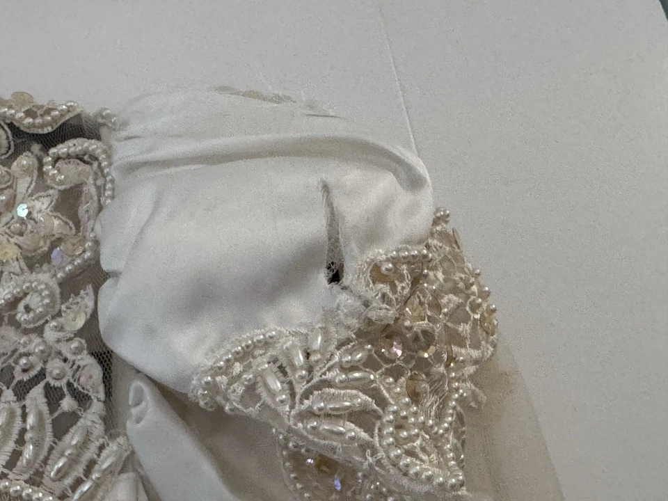 VINTAGE ALFRED ANGELO CUTOUT BACK LONG SLEEVES WEDDING GOWN SIZE 10 Damaged - Image 3 of 4