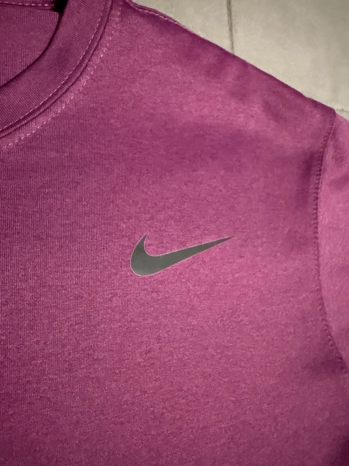 NIKE Mens MED Dri-Fit Training Short Sleeve T-Shirt Magenta Purple - Image 4 of 4