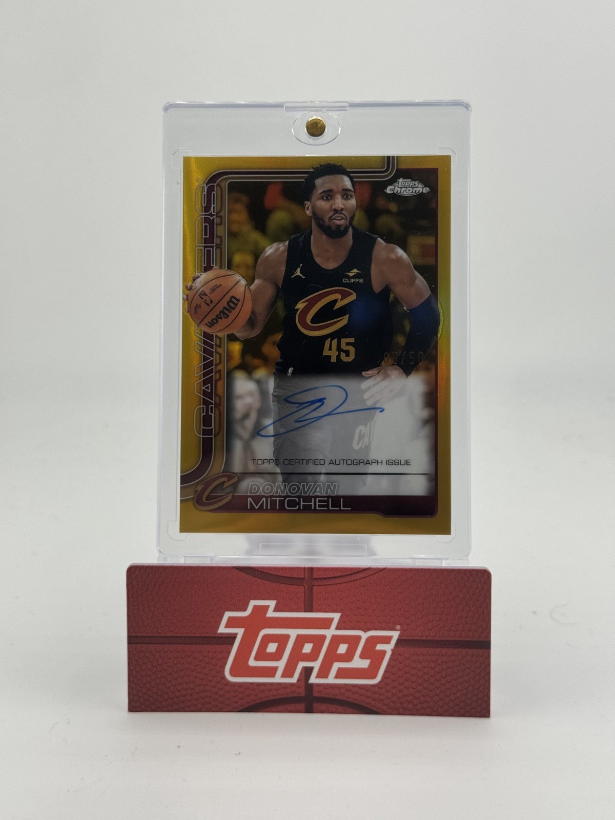 2025-26 Topps Chrome Donovan Mitchell Gold Auto /50 #TCA-DM Cle Cavaliers