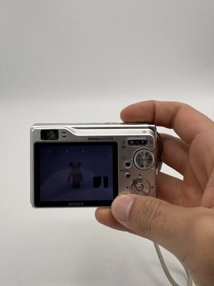 Câmera Digital Sony Cyber-shot DSC-W80 7.2 MP 3x Zoom Óptico - Testada - Imagem 3 de 4