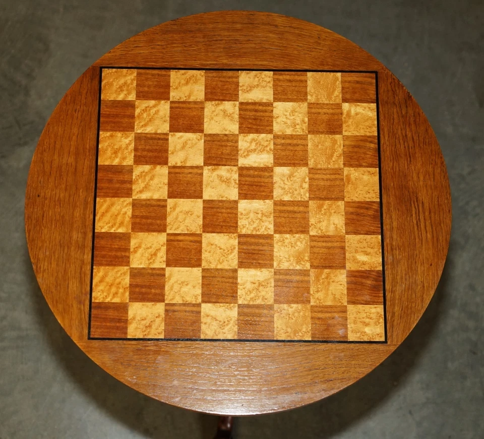 ANTIQUE MAHOGANY SATINWOOD & WALNUT CHESS GAMES TABLE WITH LOVELY TURNED BASE - Image 3 of 4