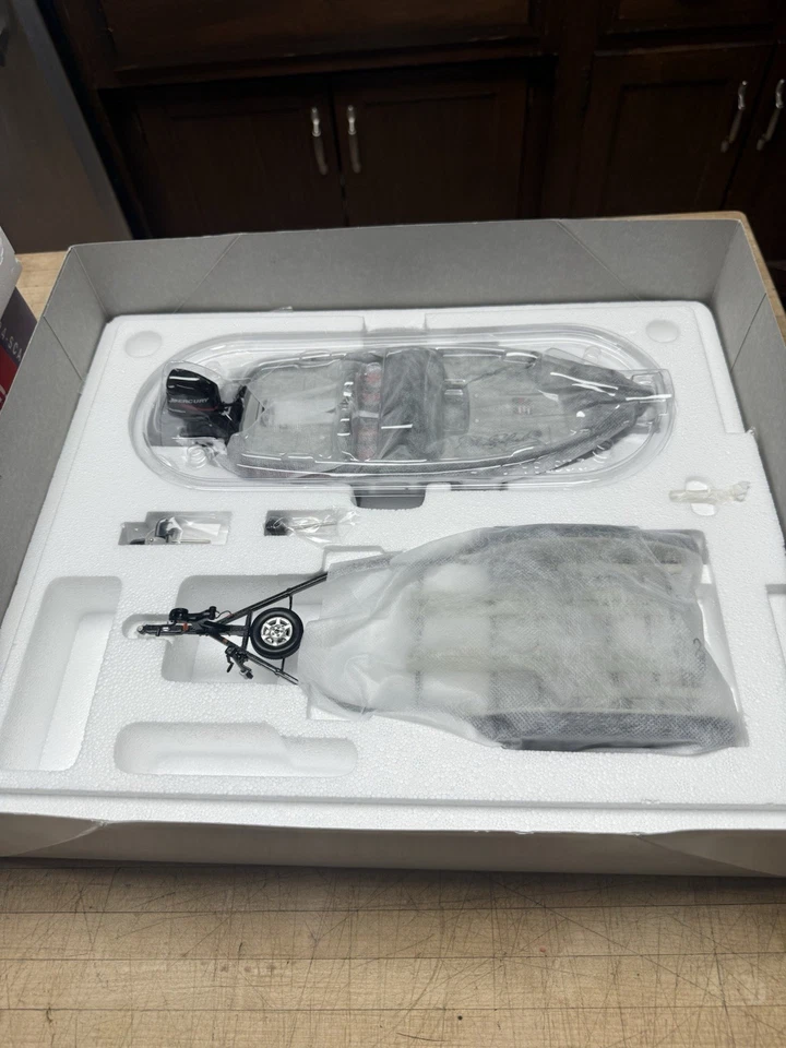 The Intimidator 1:24 Dale Earnhardt #3 LEGACY CASTAWAY NASCAR NITRO BOAT TRAILER - Image 3 of 4