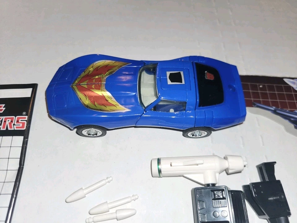 Tracks 100% Complete 1985 Vintage Hasbro G1 Transformers Action Figure - Image 2 of 4