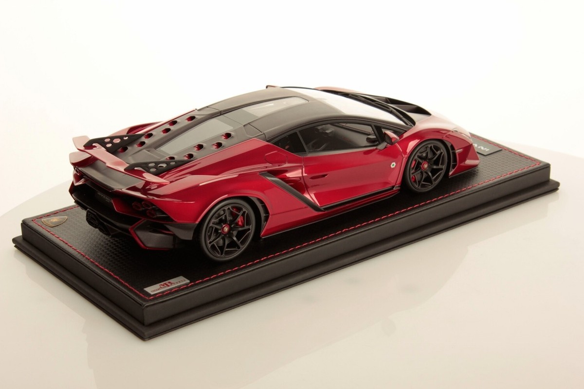 Lamborghini presenta el Invencible (coupé) y Auténtica (roadster