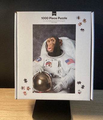 1000 Teile Puzzle 80x50cm Schimpanse Astronaut Tippfehler Neu Versiegelt Geschenk