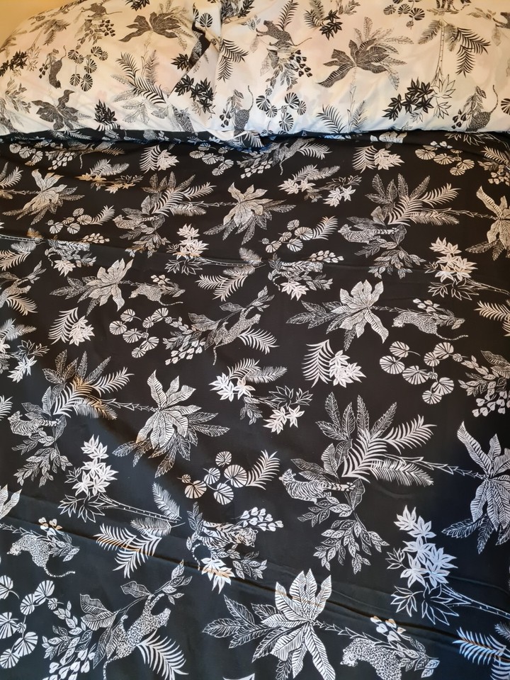 MARKS & SPENCER BLACK & WHITE FLORAL 100 COTTON DOUBLE DUVET SET