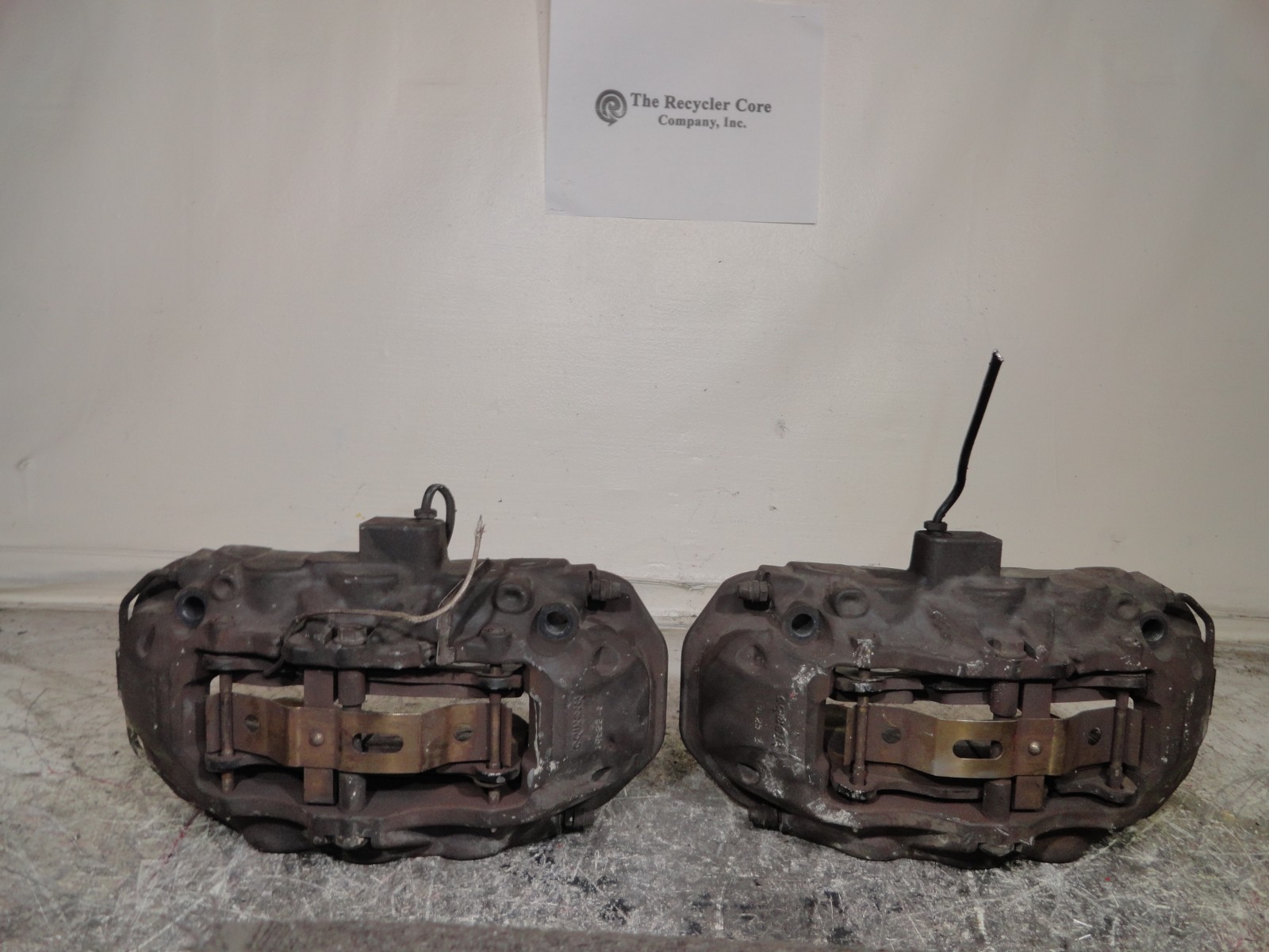 Maserati Ghibli 2014-2024 Front Right Brembo brake calipers with pads Set P/N 31699690