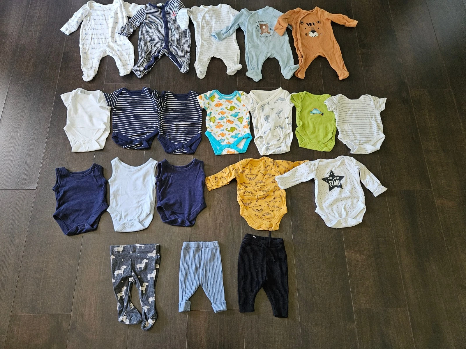 (no. 294) Large Baby Boy/unisex Clothing Bundle First Size/up to 1 months bundle