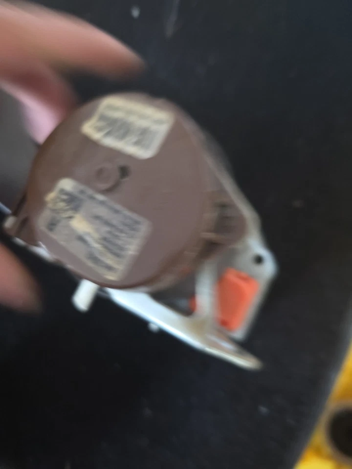 Chevrolet Malibu 2016-2019 cinturones de seguridad traseros los 3 marrón oscuro 84236741 OEM Foto 4 de 4