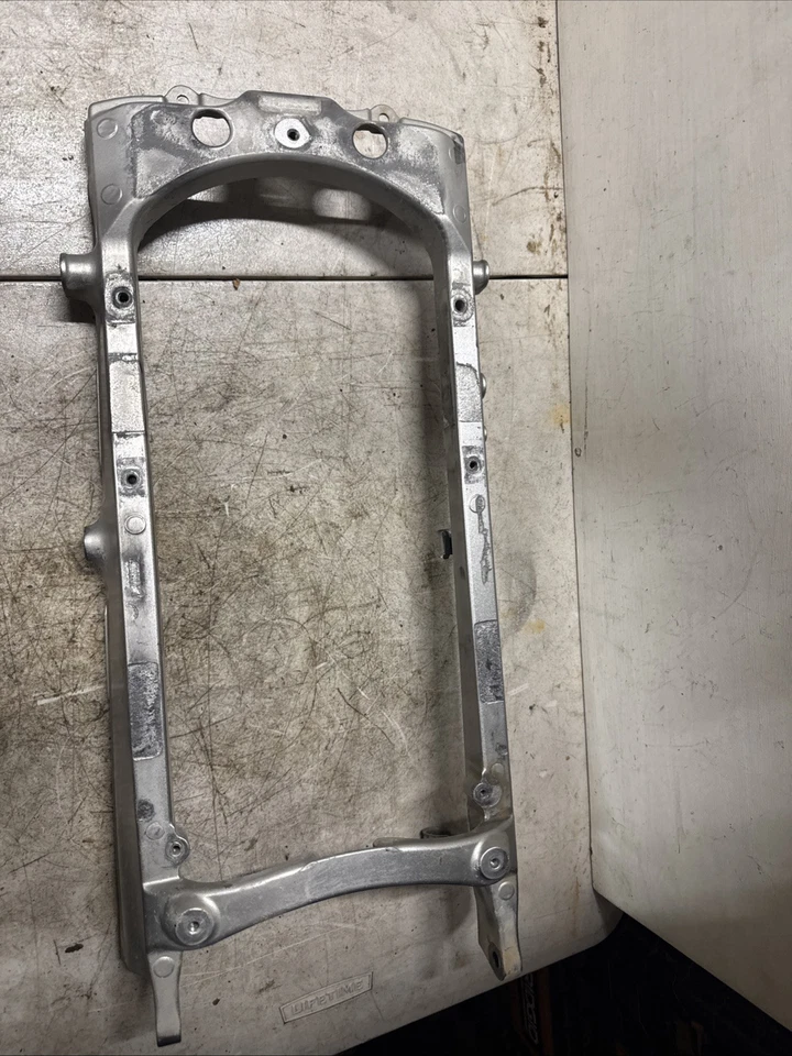 YFZ450 Subchasis trasero perno en YAMAHA YFZ 450 GENUINO OEM 2004-2009 Foto 2 de 4